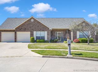 221 SE 15th Ct, Pryor, OK 74361