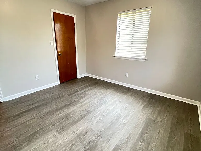 Pecan Manor Apartments — Photo 38