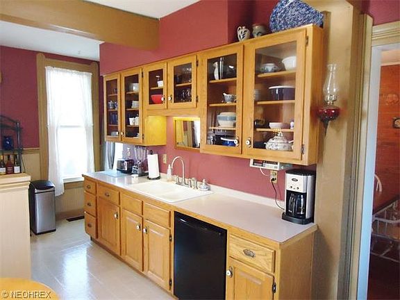 5th image of 123 Saint Clair St