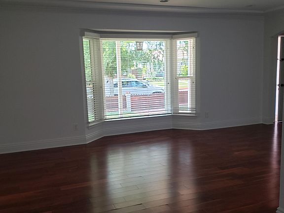 3rd image of 10966 Braddock Dr