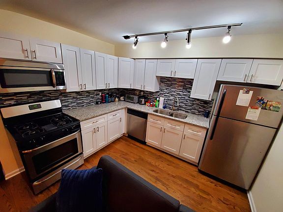 3rd image of 3328 N Ashland Ave #G