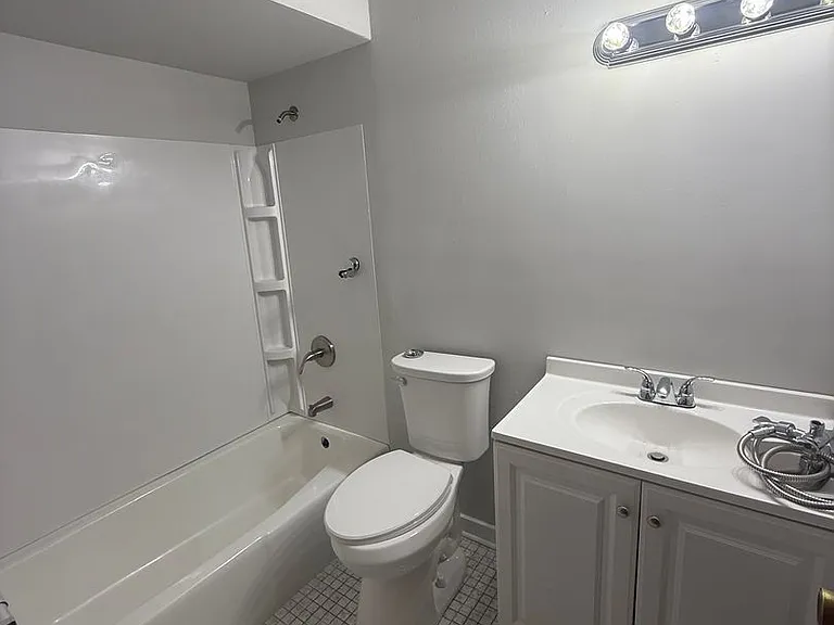 4620 Maple Avenue — Photo 5