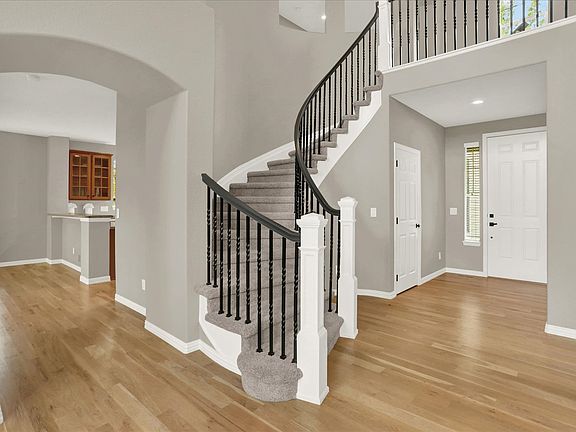 5th image of 9084 Sturbridge Pl