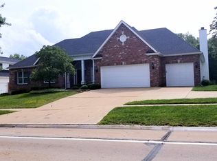 16058 Pierside Ln, Ballwin, MO 63021