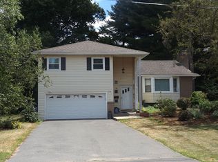 40 Hamlin Dr, West Hartford, CT 06117
