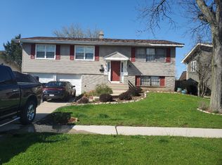 1560 Caldwell Ln, Hoffman Estates, IL 60169