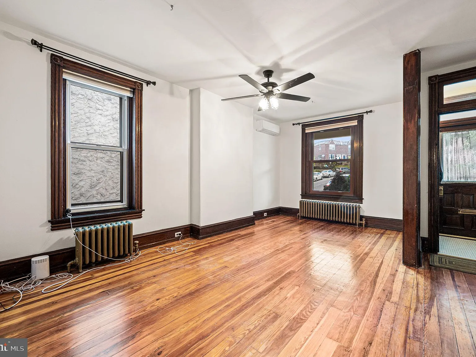 5 bed, 2.5 bath, 2825 sqft, $4,000 — Photo 4