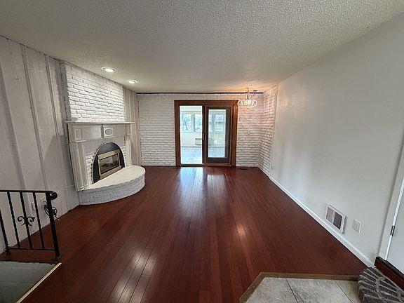 3rd image of 1900 NW 82nd St