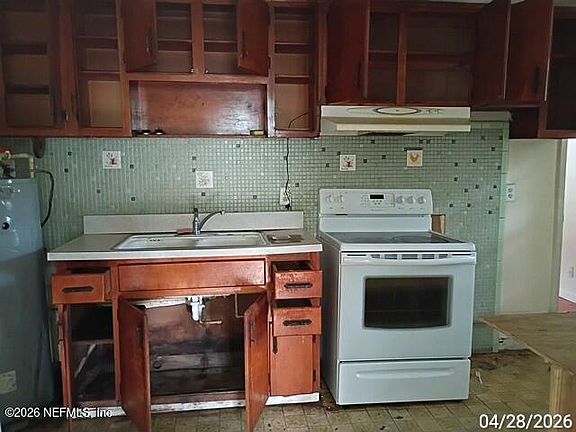 4th image of 633 W 17TH Street