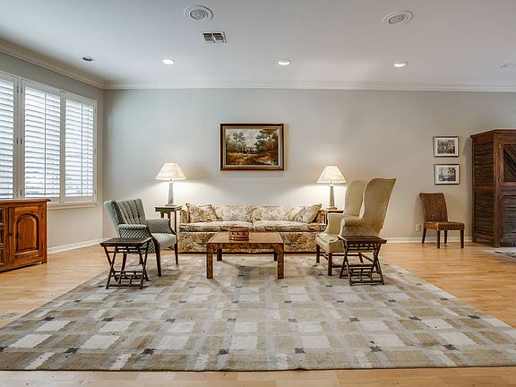 5th image of 224 Chichester Pl