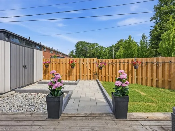 475 Claridge Rd #4, Burlington, ON L7N 2S1
