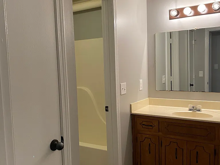 3875 Northeast Dr #D — Photo 12