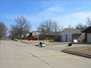 2nd image of 3241 N Shannon Ave