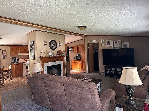4th image of 689 N Gallery Dr