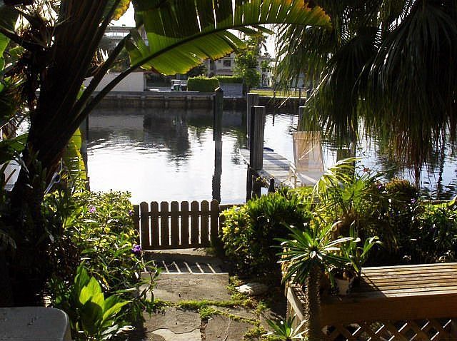 End Unit Tropical Garden