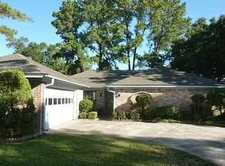 8214 Fernbrook Ln, Houston, TX 77070