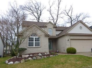 3330 Pin Oak Dr, Orion, MI