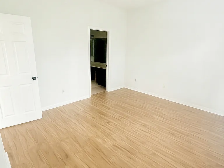 3910 Silverlake Way — Photo 5