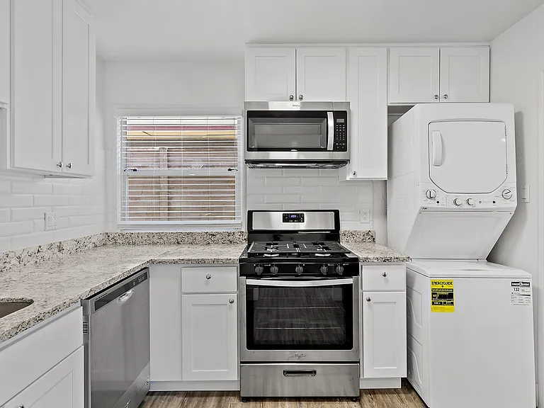 Hesperian Townhomes — Photo 8
