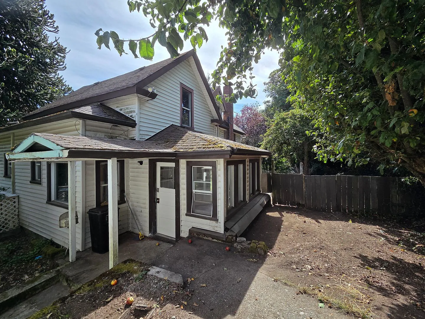 Huge Bremerton 4 Bedroom, Double Bonus Rooms, Builts Ins & More. Right Next to PSNS! — Photo 3