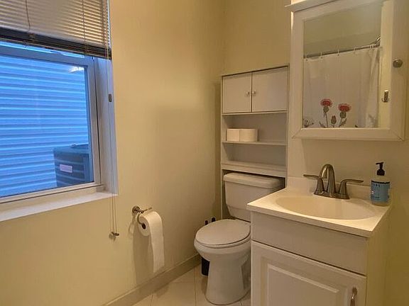 3rd image of 1615 Brown St #2R