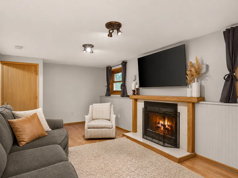 2579 King Dr — Photo 26