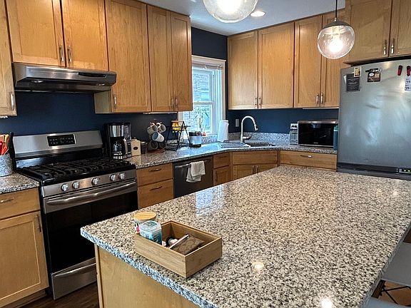 2nd image of 2725 Aldrich Ave S #2