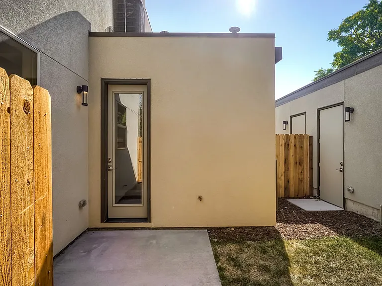 718 W 1st Ave — Photo 68