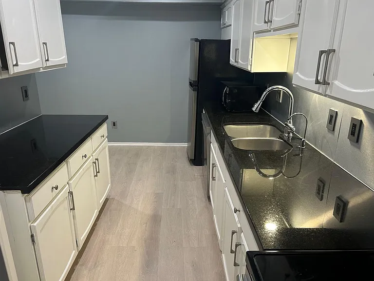 359 N Post Oak Ln #121 — Photo 10