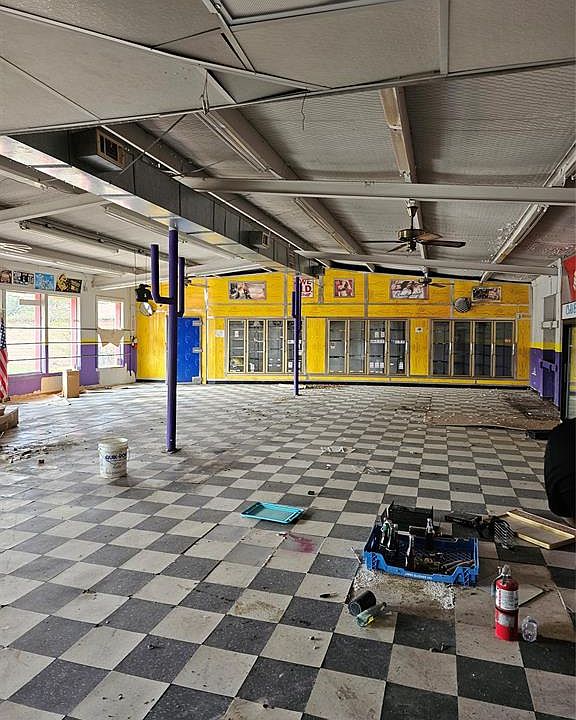 2nd image of 305 9th St