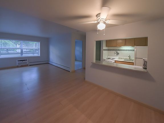 2nd image of 530 W Barry Ave APT 2E