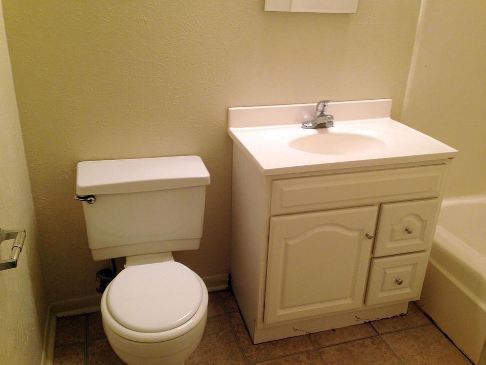 2nd image of 601 Foch St APT C