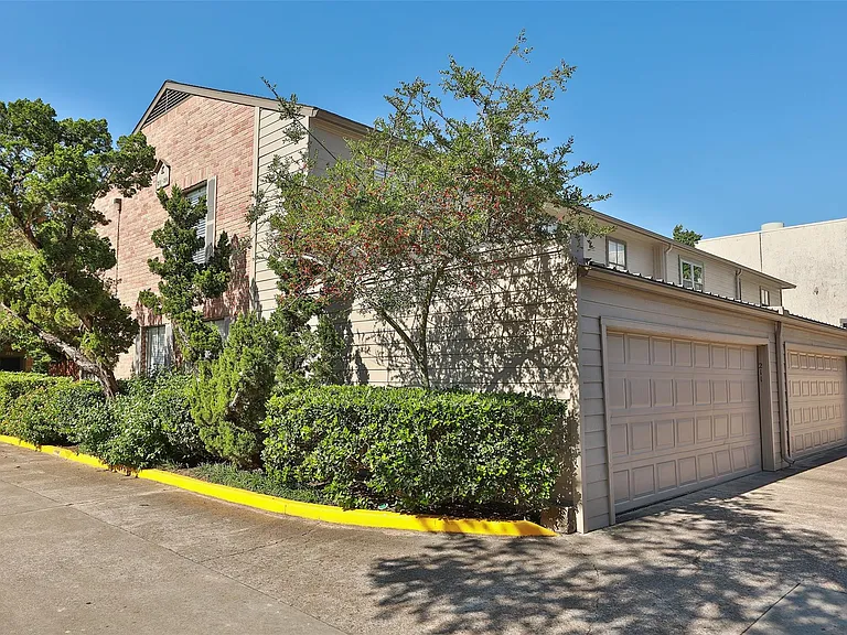 1201 McDuffie St #211 — Photo 4