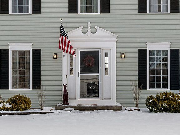 4th image of 16 Carrie Marie Ln