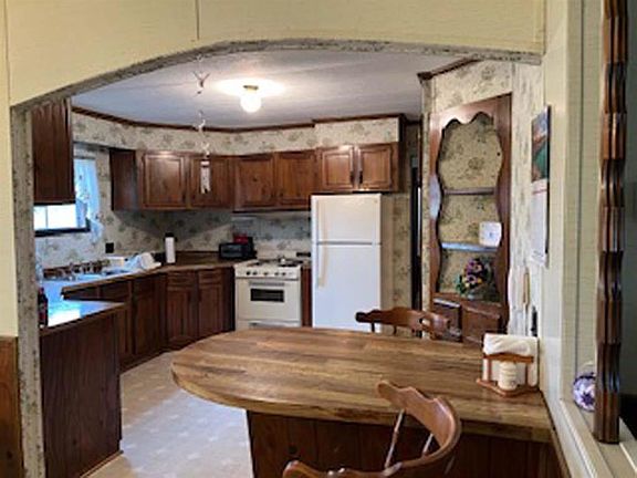 5th image of 375 Magnolia Lake Ln