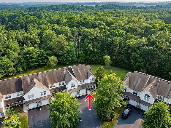 3rd image of 11 Saratoga Court