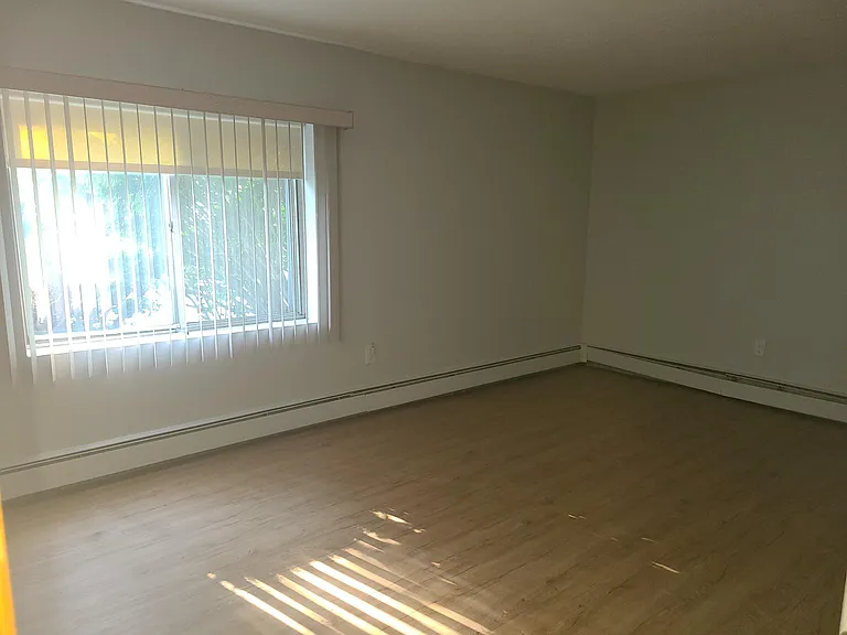 426 Pleasant St #1 — Photo 8