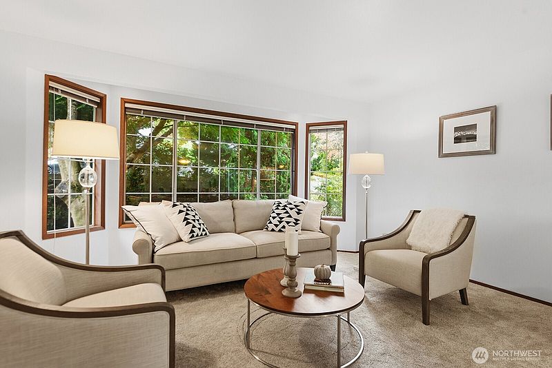 5th image of 7548 Ravenna Avenue NE
