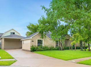 504 Lily Ct, League City, TX 77573