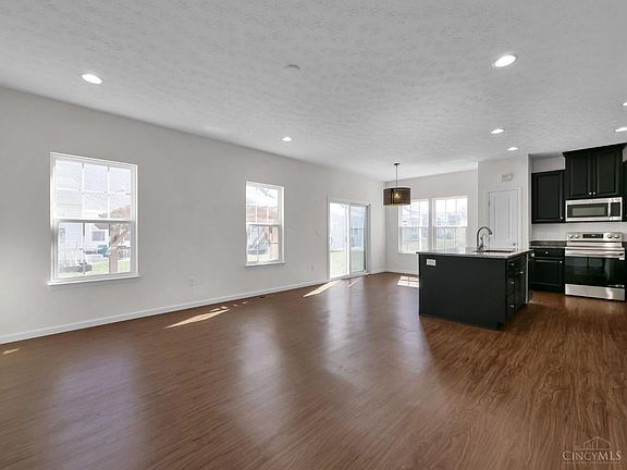 3rd image of 3301 Crescent Falls Way