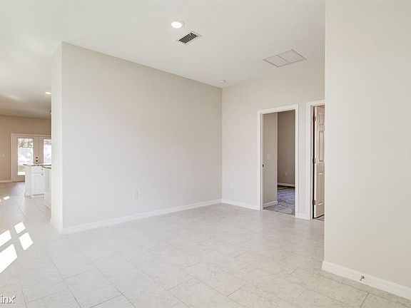 3rd image of 1203 N Texas Ave