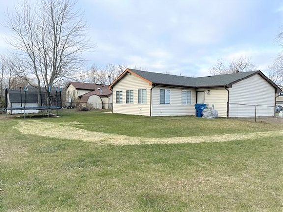 2nd image of 3955 Island Cir