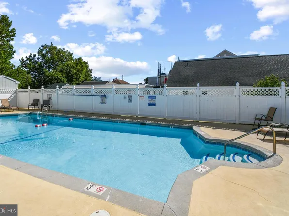 207 8th St #204W, Ocean City, MD 21842