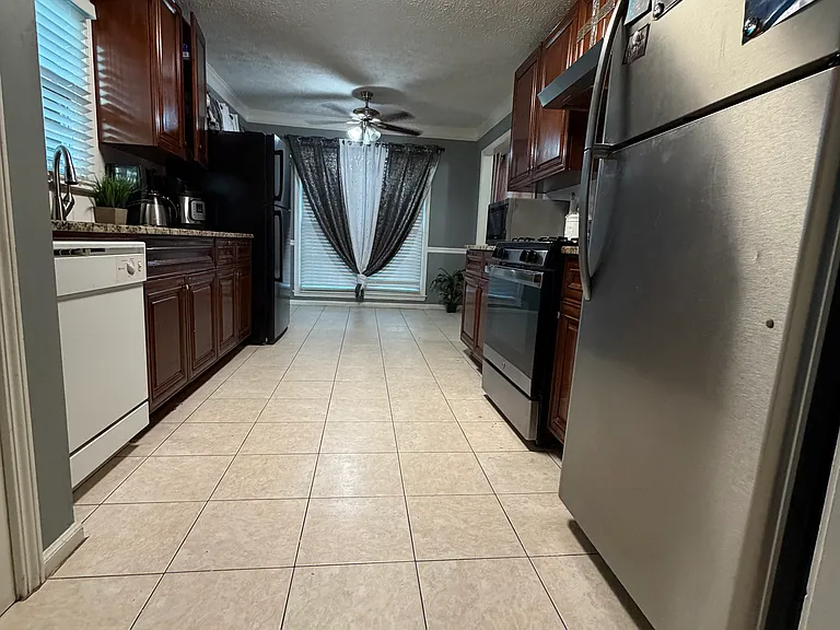 705 Paces Landing Ct — Photo 3