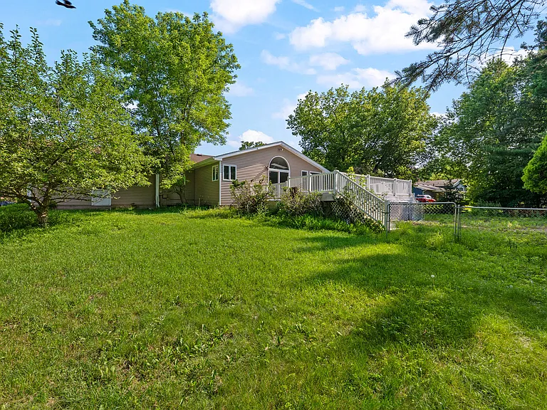 13404 Sequoia Ln N — Photo 47