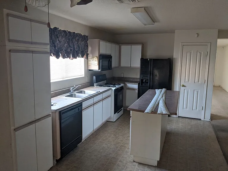 6292 S Avenue De La Chandelle — Photo 5
