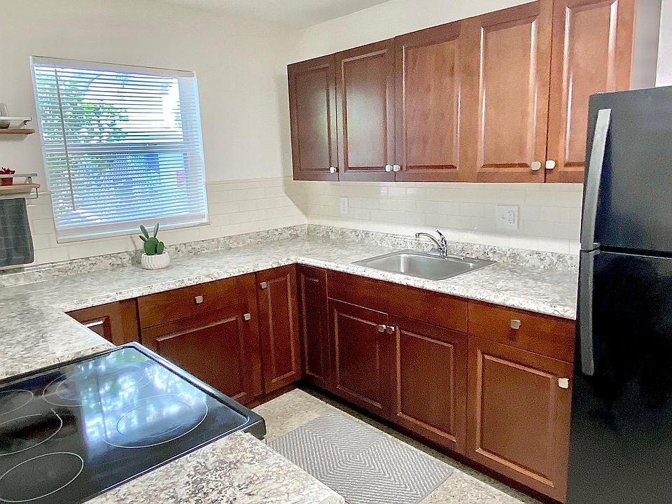 1st image of 2639 Saranac Ave