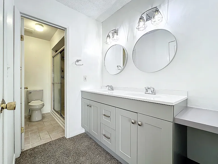 5381 Vineland Rd — Photo 10