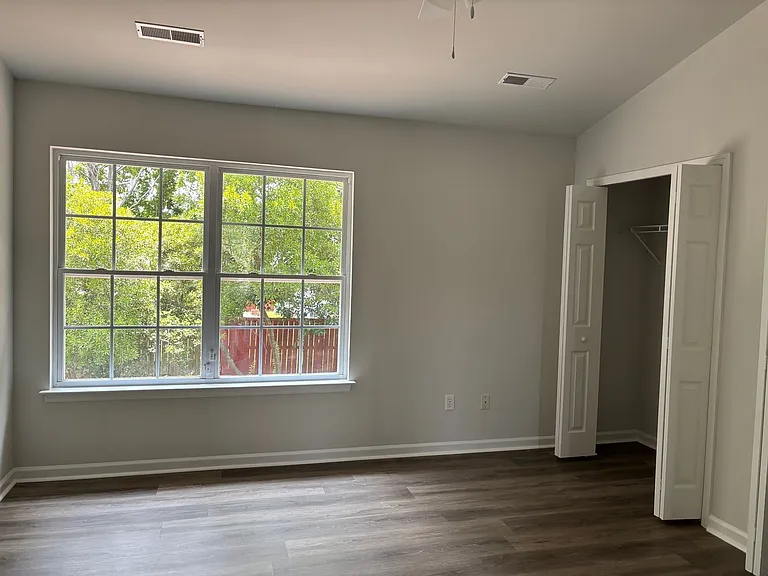 122 Hornby Cir — Photo 18