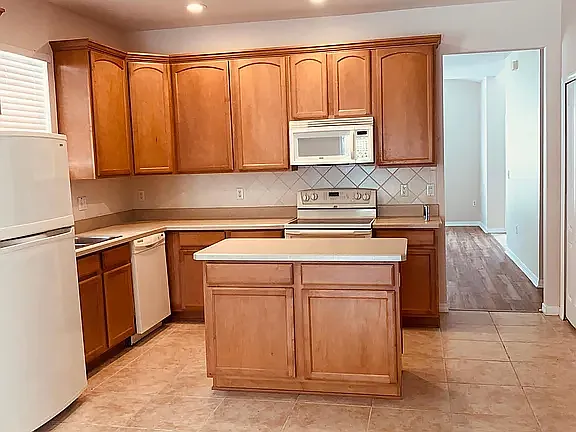 4 bed, 1968 sqft, $2,100 — Photo 3